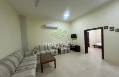 Apartment - 2 Bedrooms - 2 Bathrooms for rent in Al Burhama - Manama - Capital Governorate