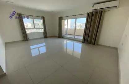 Apartment - 3 Bedrooms - 4 Bathrooms for rent in Hidd - Muharraq Governorate