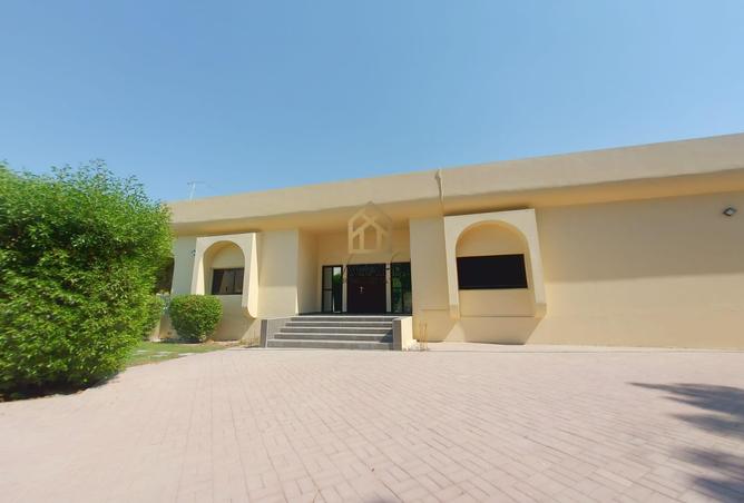 Villa - 4 Bedrooms - 3 Bathrooms for rent in Janabiya - Northern Governorate