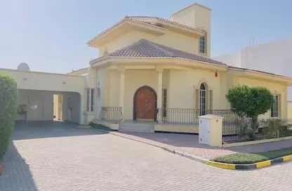 Villa - 4 Bedrooms - 4 Bathrooms for rent in Janabiya - Northern Governorate