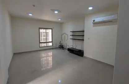 Apartment - 3 Bedrooms - 2 Bathrooms for rent in Busaiteen - Muharraq Governorate