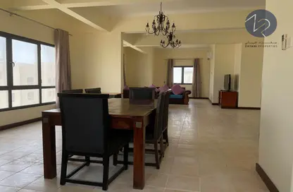 Dining Room image for: Apartment - 4 Bedrooms - 4 Bathrooms for rent in Busaiteen - Muharraq Governorate, Image 1