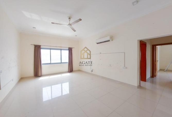 Apartment - 2 Bedrooms - 2 Bathrooms for rent in Um Al Hasam - Manama - Capital Governorate