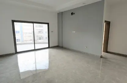 Apartment - 3 Bedrooms - 4 Bathrooms for rent in Hamad Town - Northern Governorate