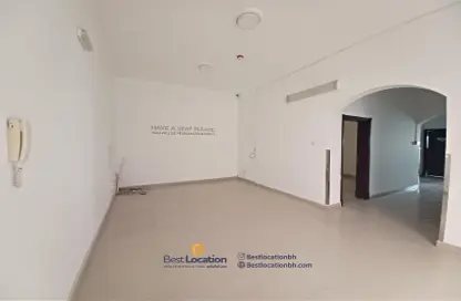 Medical Facility - Studio - 4 Bathrooms for rent in Sanad - Central Governorate