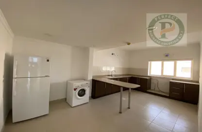 Kitchen image for: Apartment - 3 Bedrooms - 4 Bathrooms for rent in Zinj - Manama - Capital Governorate, Image 1