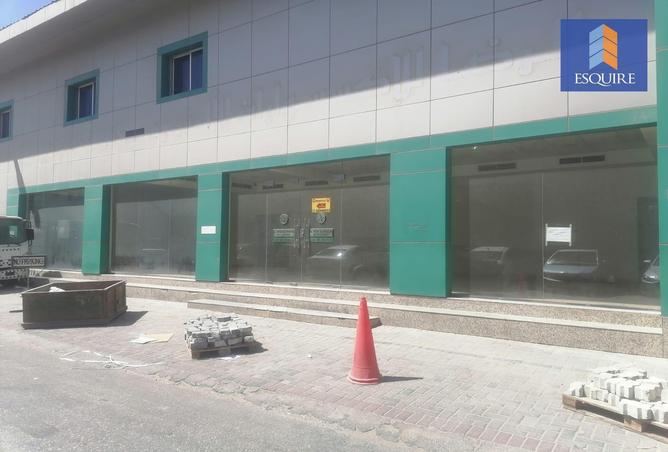 Show Room - Studio - 2 Bathrooms for rent in Salmabad - Central Governorate