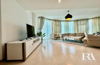 Penthouse - 2 Bedrooms - 2 Bathrooms for rent in Sanabis - Manama - Capital Governorate