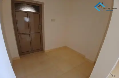 Apartment - 3 Bedrooms - 2 Bathrooms for rent in Busaiteen - Muharraq Governorate