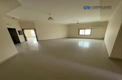 Apartment - 3 Bedrooms - 2 Bathrooms for rent in Busaiteen - Muharraq Governorate