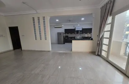 Apartment - 3 Bedrooms - 3 Bathrooms for rent in Seef - Capital Governorate