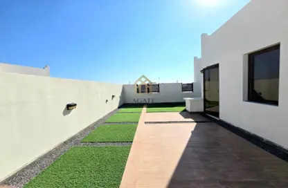 Villa - 4 Bedrooms - 5 Bathrooms for rent in Al Noor - Diyar Al Muharraq - Muharraq Governorate