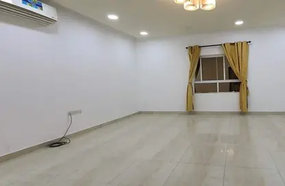 Apartment - 3 Bedrooms - 2 Bathrooms for rent in Hidd - Muharraq Governorate