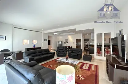 Apartment - 2 Bedrooms - 3 Bathrooms for sale in Al Juffair - Capital Governorate