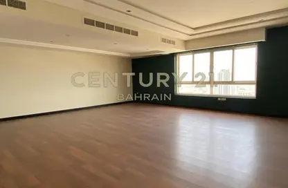 Apartment - 4 Bedrooms - 5 Bathrooms for rent in Abraj Al Lulu - Manama - Capital Governorate