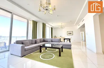 Apartment - 2 Bedrooms - 3 Bathrooms for rent in Sanabis - Manama - Capital Governorate