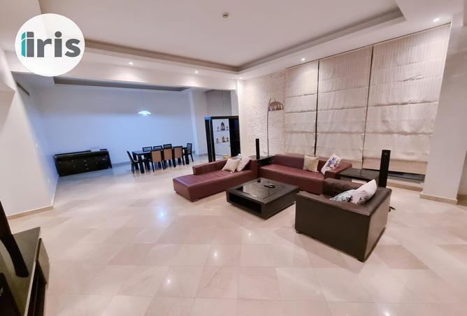 Apartment - 2 Bedrooms - 3 Bathrooms for rent in Al Juffair - Capital Governorate