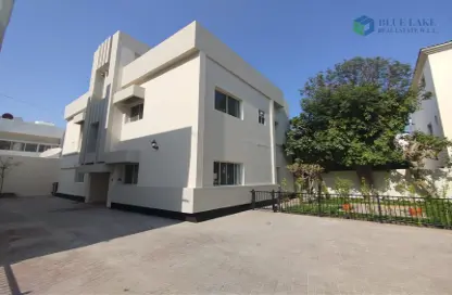 Villa - 4 Bedrooms - 4 Bathrooms for rent in Mahooz - Manama - Capital Governorate