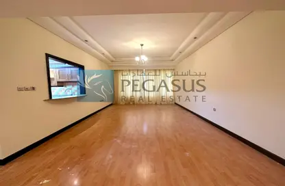 Apartment - 3 Bedrooms - 4 Bathrooms for rent in Abraj Al Lulu - Manama - Capital Governorate