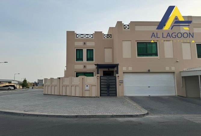 Villa - 5 Bedrooms - 4 Bathrooms for sale in Hamad Town - Northern Governorate