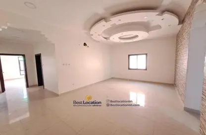 Apartment - 3 Bedrooms - 3 Bathrooms for rent in Busaiteen - Muharraq Governorate