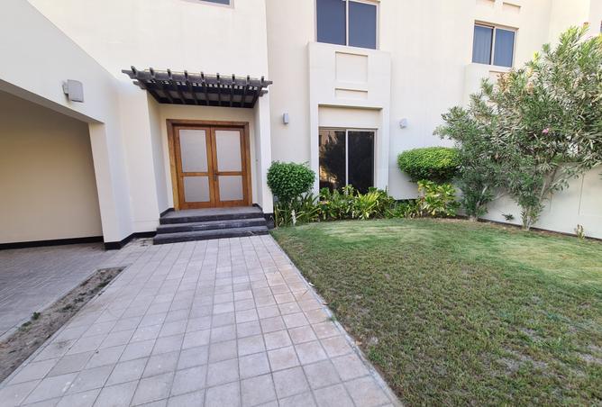 Villa - 4 Bedrooms - 5 Bathrooms for rent in Janabiya - Northern Governorate