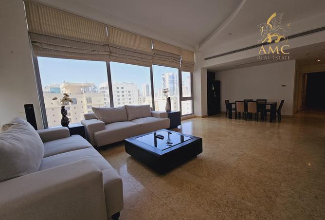 Apartment - 2 Bedrooms - 3 Bathrooms for rent in Al Juffair - Capital Governorate