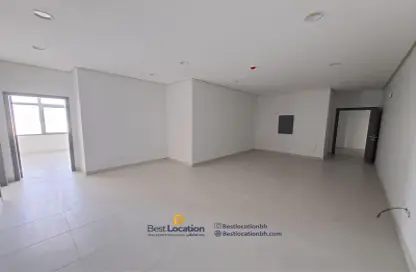 Apartment - 2 Bedrooms - 2 Bathrooms for rent in Busaiteen - Muharraq Governorate