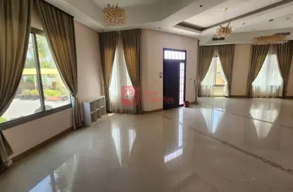 Compound - 4 Bedrooms - 4 Bathrooms for rent in Saar - Northern Governorate