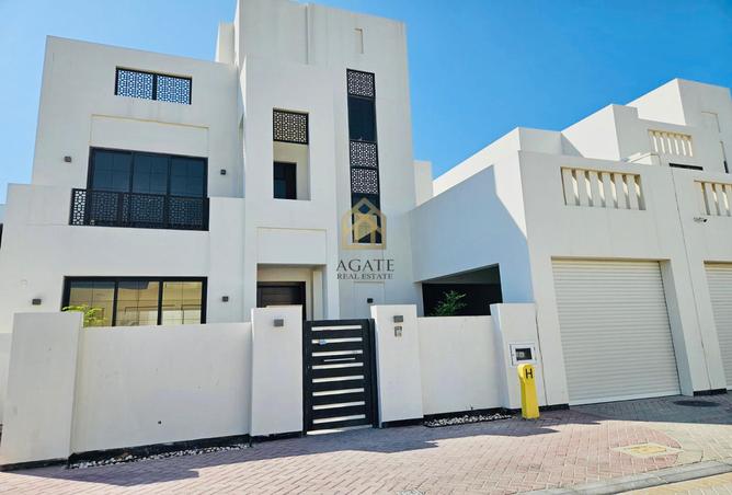 Apartment - 4 Bedrooms - 6 Bathrooms for rent in Diyar Al Muharraq - Muharraq Governorate