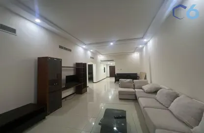 Apartment - 2 Bedrooms - 2 Bathrooms for rent in Busaiteen - Muharraq Governorate