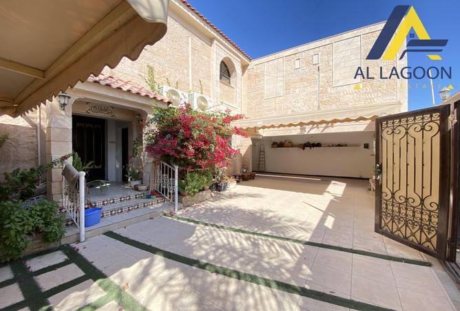 Villa - 5 Bedrooms - 5 Bathrooms for rent in Alhajiyat - Riffa - Southern Governorate