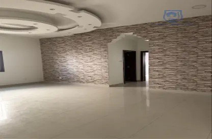 Apartment - 3 Bedrooms - 2 Bathrooms for rent in Busaiteen - Muharraq Governorate