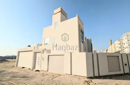 Villa - 4 Bedrooms - 5 Bathrooms for sale in Hamad Town - Northern Governorate