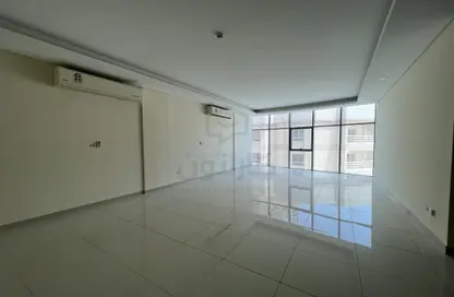 Apartment - 2 Bedrooms - 2 Bathrooms for rent in Busaiteen - Muharraq Governorate