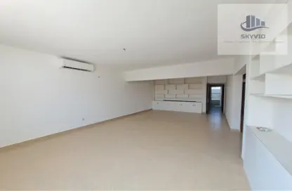 Empty Room image for: Villa - 5 Bedrooms - 4 Bathrooms for rent in Saar - Northern Governorate, Image 1