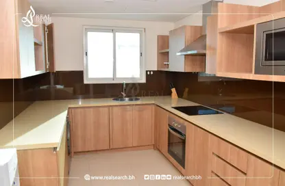 Apartment - 2 Bedrooms - 3 Bathrooms for rent in Busaiteen - Muharraq Governorate