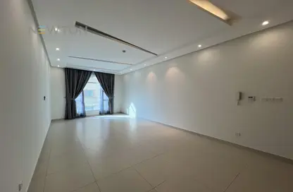 Apartment - 2 Bedrooms - 2 Bathrooms for rent in Sanabis - Manama - Capital Governorate