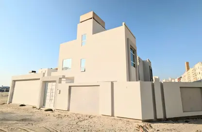 Villa - 4 Bedrooms - 5 Bathrooms for sale in Hamad Town - Northern Governorate