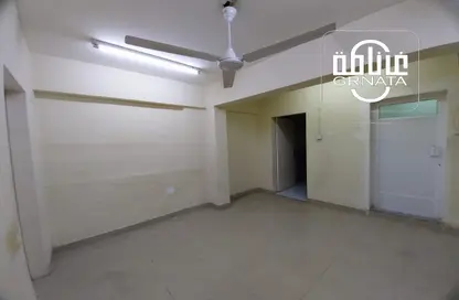 شقة - غرفة نوم - 1 حمام للايجار في القفول - المنامة - محافظة العاصمة