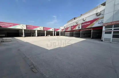 Warehouse - Studio - 4 Bathrooms for rent in Salmabad - Central Governorate