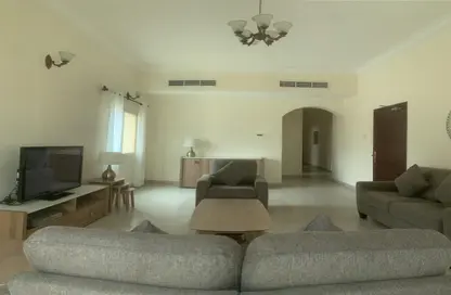 Apartment - 3 Bedrooms - 3 Bathrooms for rent in Al Juffair - Capital Governorate