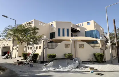 Villa - 5 Bedrooms - 5 Bathrooms for rent in Busaiteen - Muharraq Governorate