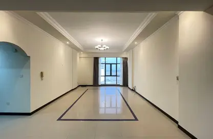 Apartment - 3 Bedrooms - 3 Bathrooms for rent in Al Juffair - Capital Governorate