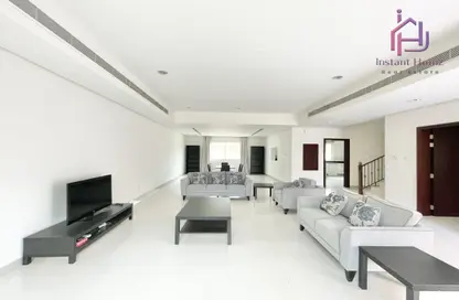 Villa - 4 Bedrooms - 4 Bathrooms for rent in Janabiya - Northern Governorate