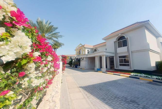 Villa - 4 Bedrooms - 4 Bathrooms for rent in Mahooz - Manama - Capital Governorate