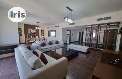 Apartment - 2 Bedrooms - 3 Bathrooms for sale in Al Juffair - Capital Governorate