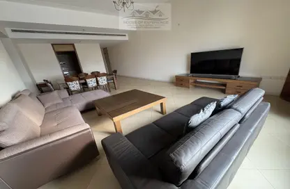 Apartment - 2 Bedrooms - 2 Bathrooms for rent in Janabiya - Northern Governorate