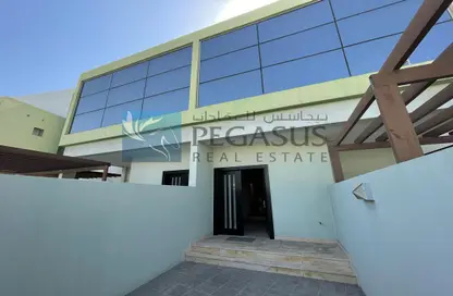 Villa - 3 Bedrooms - 4 Bathrooms for rent in Mahooz - Manama - Capital Governorate