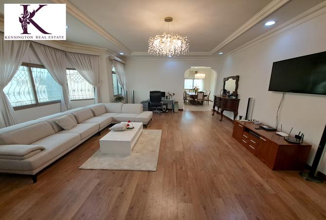 Apartment - 3 Bedrooms - 3 Bathrooms for rent in Al Juffair - Capital Governorate